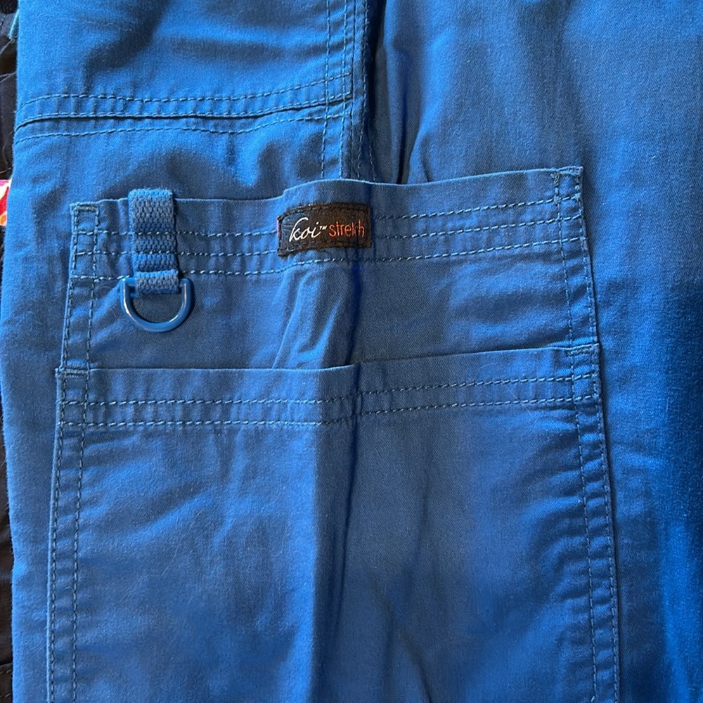 Woman’s dark gray Cargo Scrub Pants with 8 pockets - Picture 5 of 5